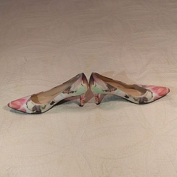 Pumps - Picture 2 of 4